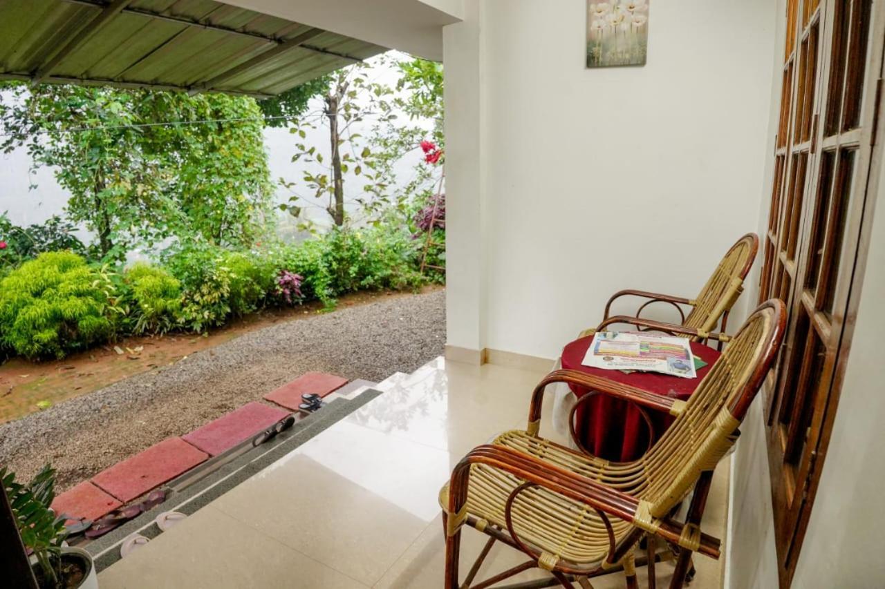 Koonamparayil Home Stay Munnar Anaviratty-Family Only Exterior photo